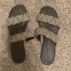 Universal thread sandal